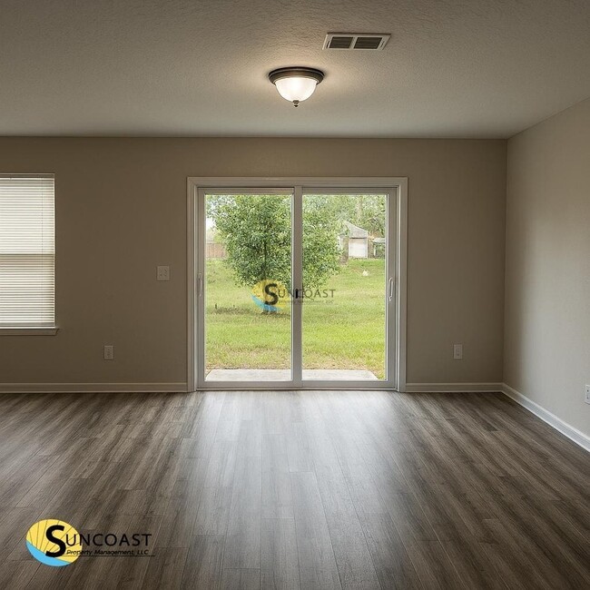 Building Photo - 7622 Rain Forest Dr N