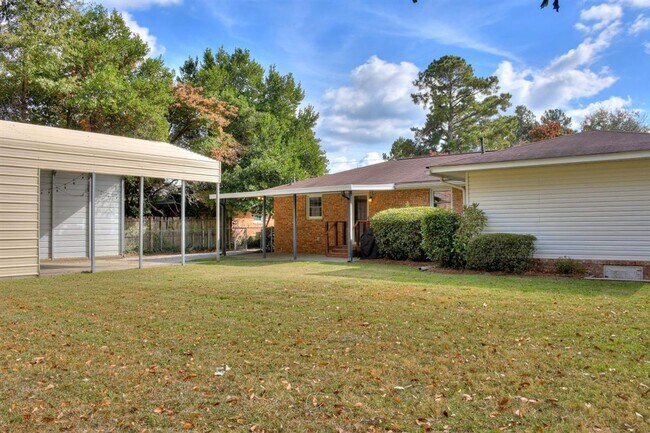 Building Photo - 3649 Lynnwood Dr