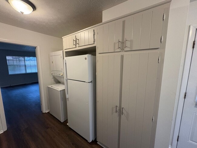 Building Photo - For rent