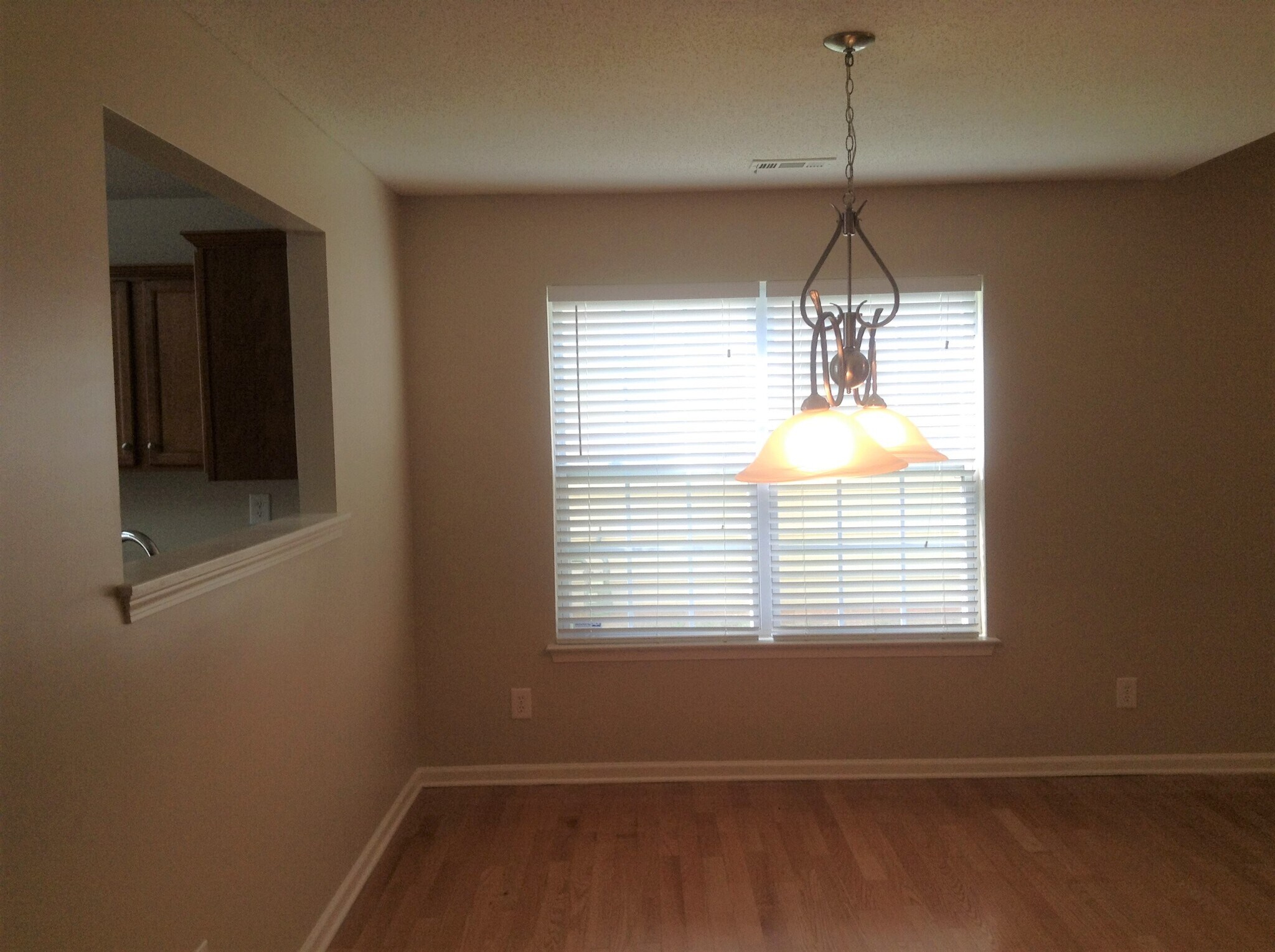 Building Photo - 1919 Sunset Village Dr