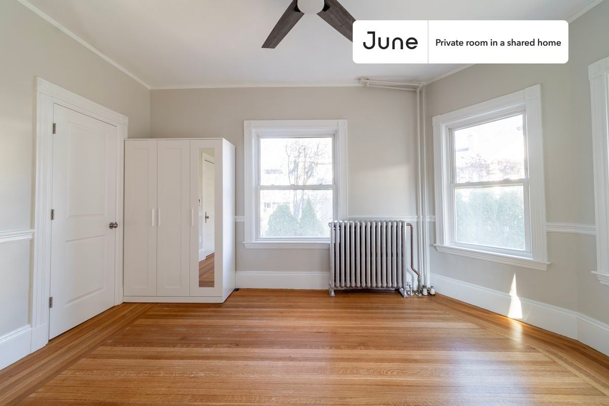 Building Photo - Room in Shared 5 bed/2 bath home in Brookline