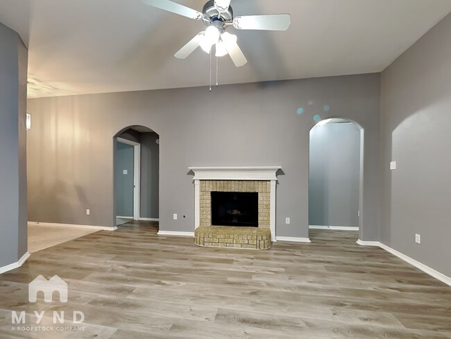 Building Photo - 1816 Sherwood Forest Cir