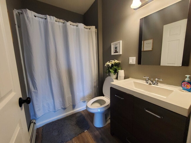 Building Photo - 3 Salmon St