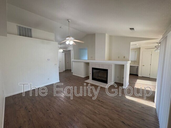 Building Photo - 451 W Marilyn St