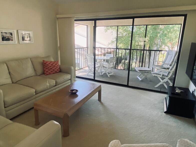 Building Photo - 4727 Winslow Beacon