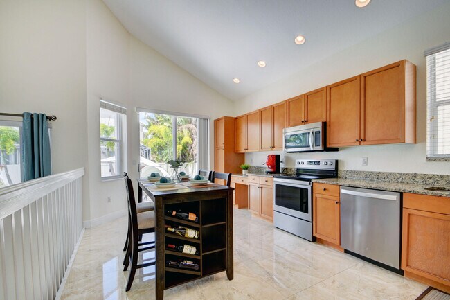 Building Photo - 2418 Westmont Dr