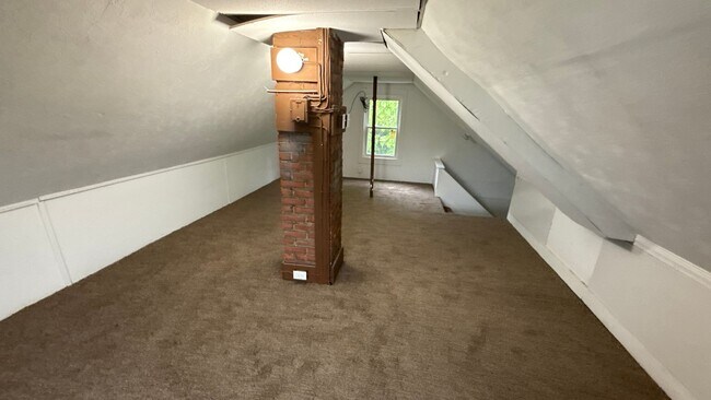 Building Photo - Renovated home