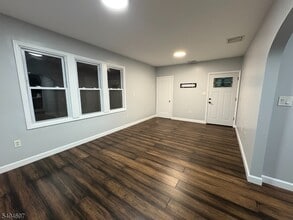 Building Photo - 173 Lincoln Ave