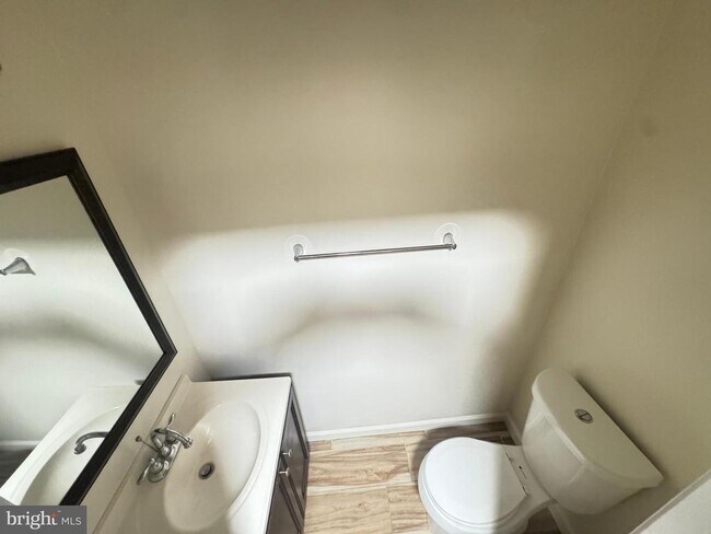 Building Photo - 9250 Three Oaks Dr