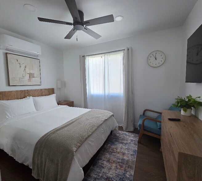 Building Photo - 6611 Winnetka Ave