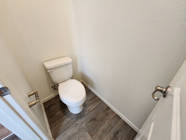 Building Photo - Spring Valley close to Restaurants and Shopping