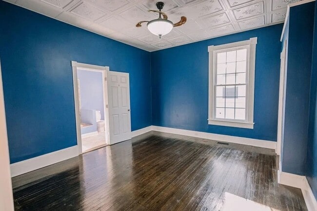 Building Photo - Newly Renovated & Spacious 4bed/2bath