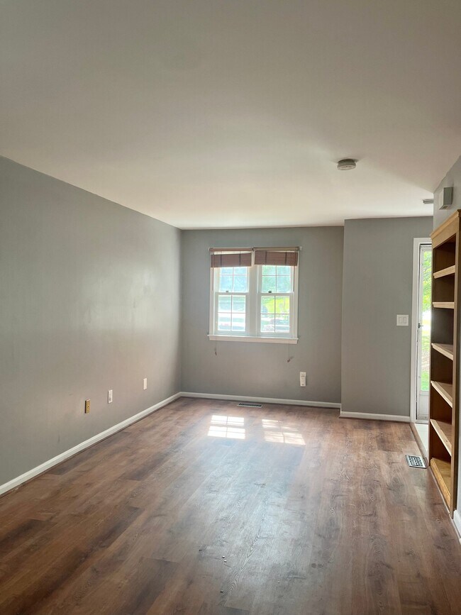Building Photo - 222 Fox Hollow Way