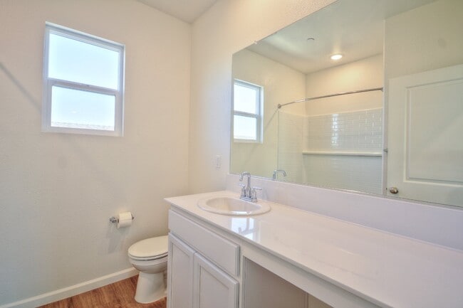 Building Photo - 656 Cheshire Dr