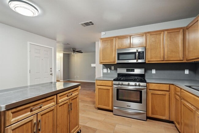 Building Photo - 2907 Kestrel Dr