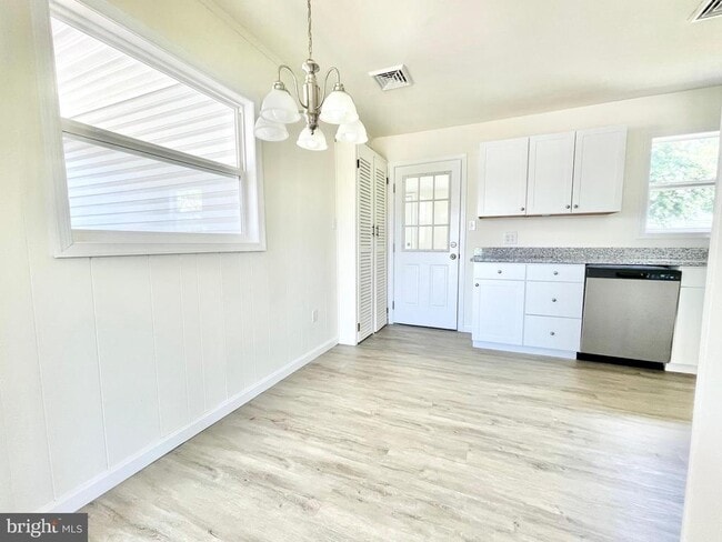 Building Photo - 1416 S Governors Ave