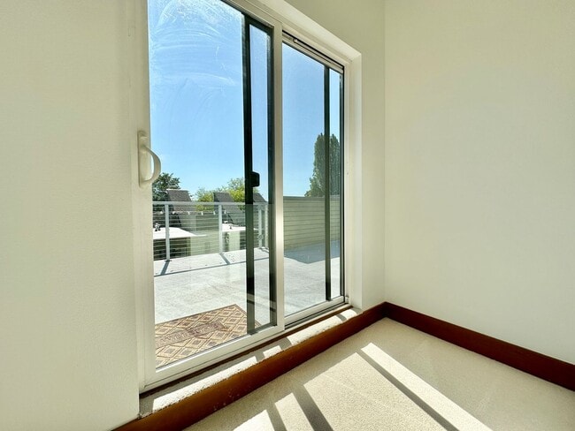 Building Photo - Stunning Townhome for Lease  in Seattle’s ...