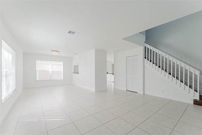 Building Photo - 10646 Lake Oak Way