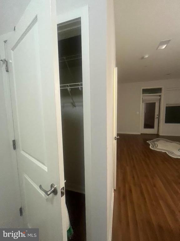 Building Photo - 401 Race St