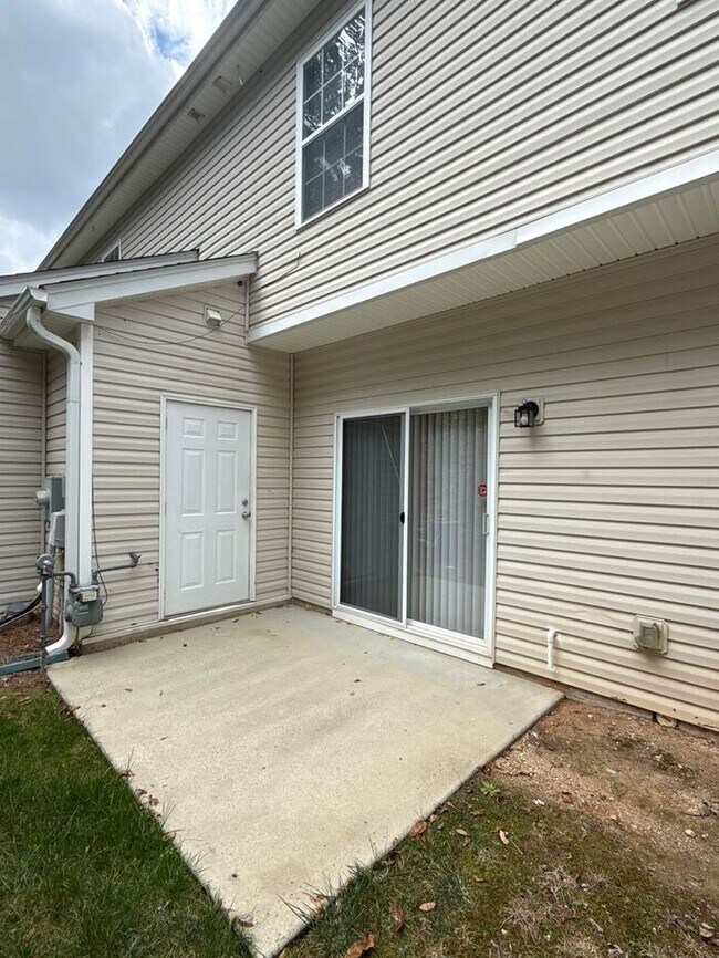Building Photo - Summerfield Townhomes