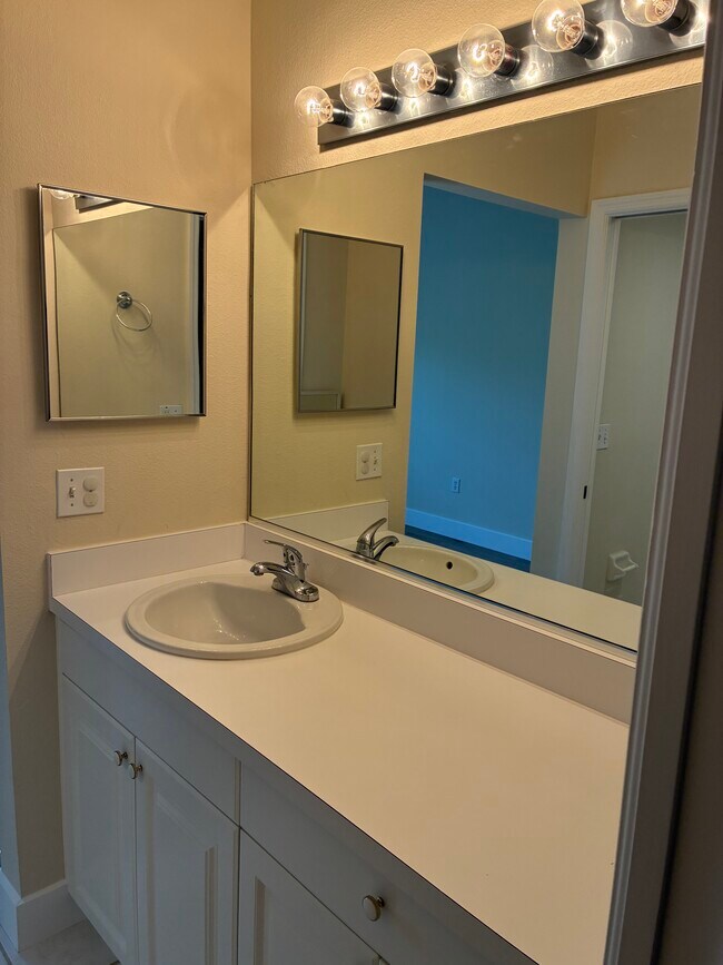 Building Photo - 4250 Players Pl