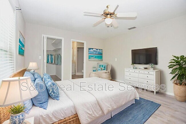 Building Photo - 561 Lake Bonny Dr E