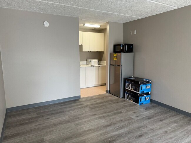 Building Photo - 5020-162 Irlo Bronson Olam Studio Apartments