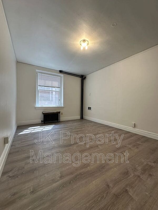 Building Photo - 310 5th St N