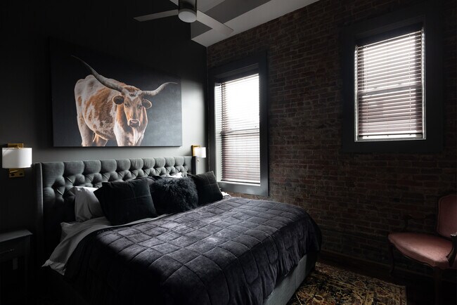 Building Photo - 223 S Hancock St