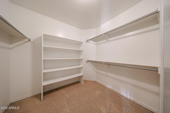 Building Photo - 5839 W Bloomfield Rd