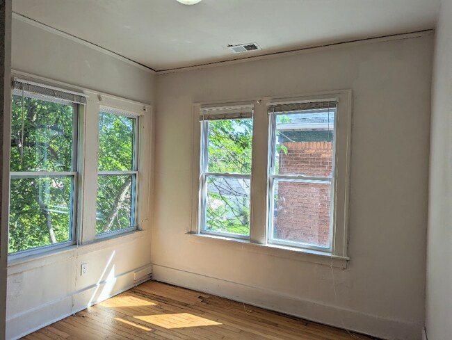 Building Photo - 3258 Calvert Ave