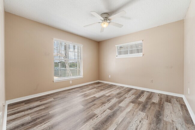 Building Photo - 1012 Lake Elsie Dr