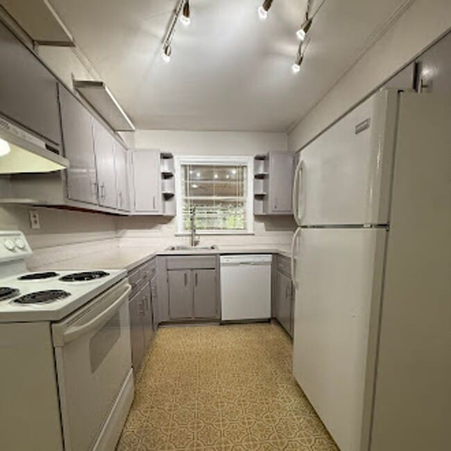 Building Photo - 3 bed 1.5 Bath in Decatur!