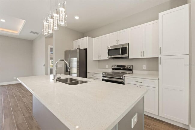 Building Photo - 123 Tulip Ln