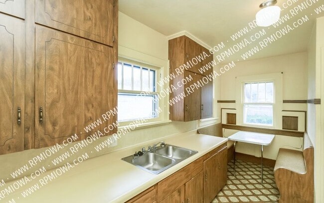Building Photo - 1007 Wilson Ave