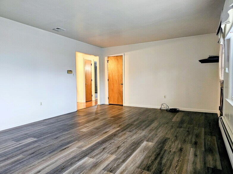 Building Photo - 3 Hillcrest Ave