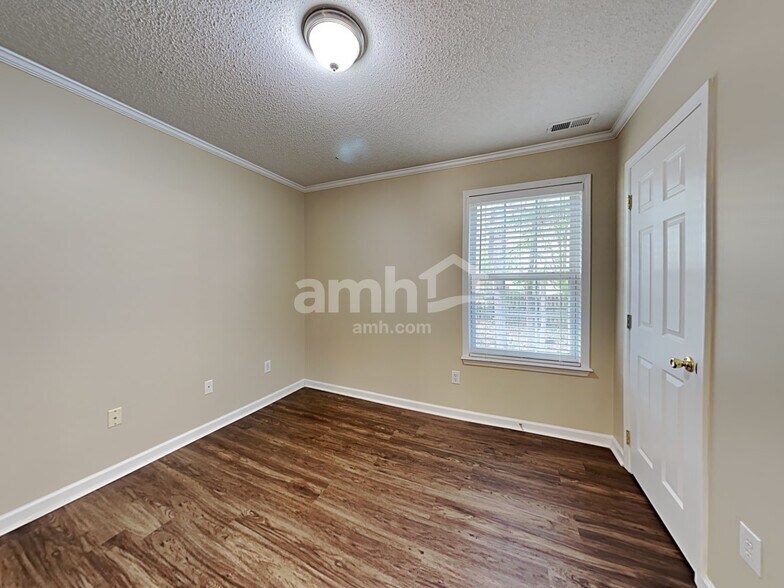 Building Photo - 409 Ascott Way