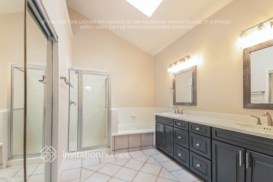 Building Photo - 2710 Honeysuckle Dr