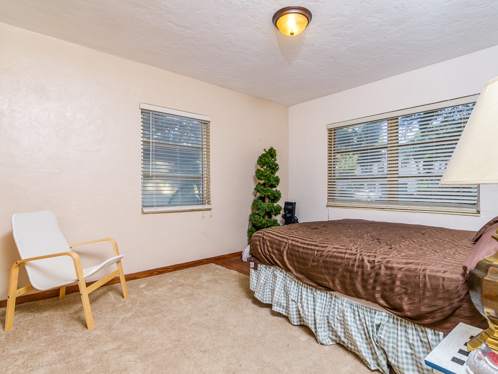 Building Photo - 3136 W EUCLID AVE N