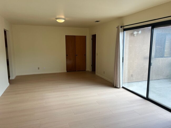 Building Photo - Grand Ave Barakat