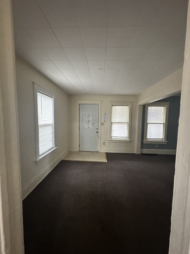 Building Photo - 1109 White Ave