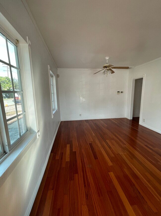 Building Photo - 11116 Matteson Ave