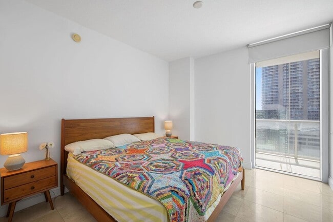 Building Photo - 1050 Brickell Ave