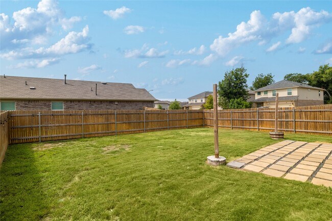 Building Photo - 445 Shiner Ln