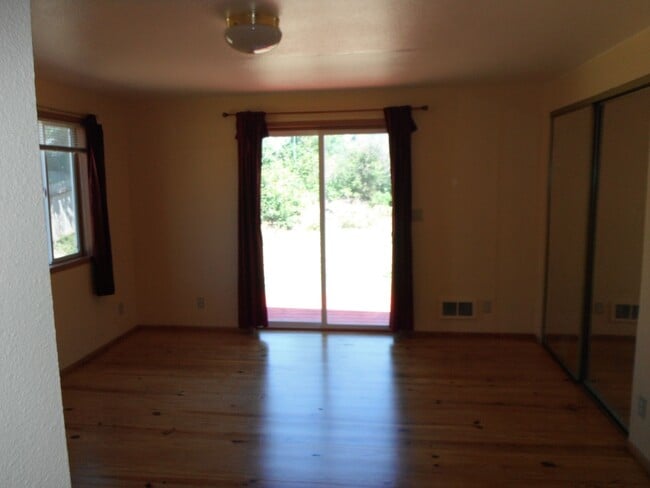 Building Photo - 1941 28th Pl