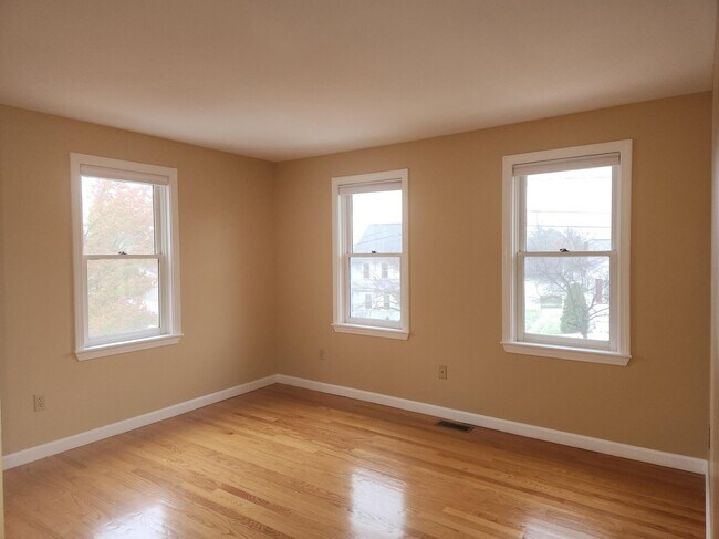 Building Photo - 2 Canter Ct