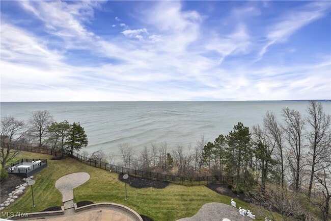 Building Photo - 12700 Lake Ave