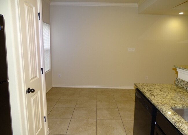 Building Photo - 6619 Arancione Ave