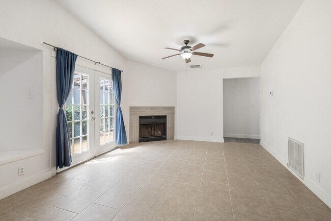Building Photo - 4003 Sunrise Creek Dr