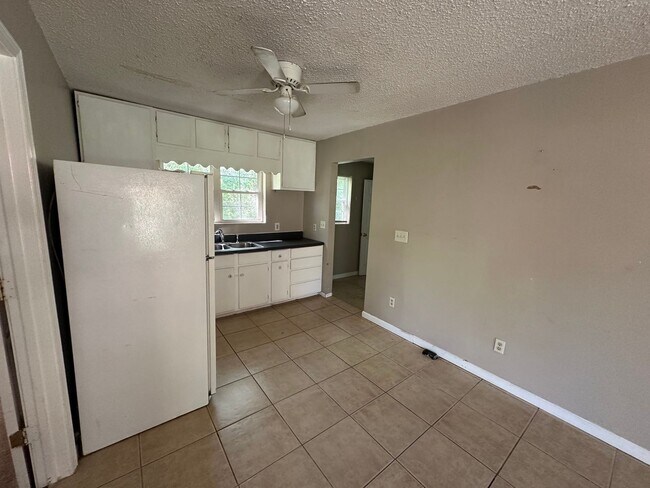 Building Photo - 115 Pindal Rd